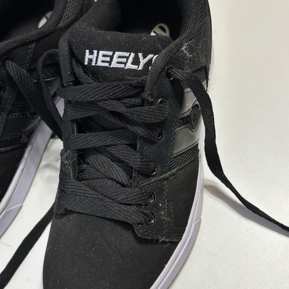 Heelys Size Youth 6 - Picture 2 of 3